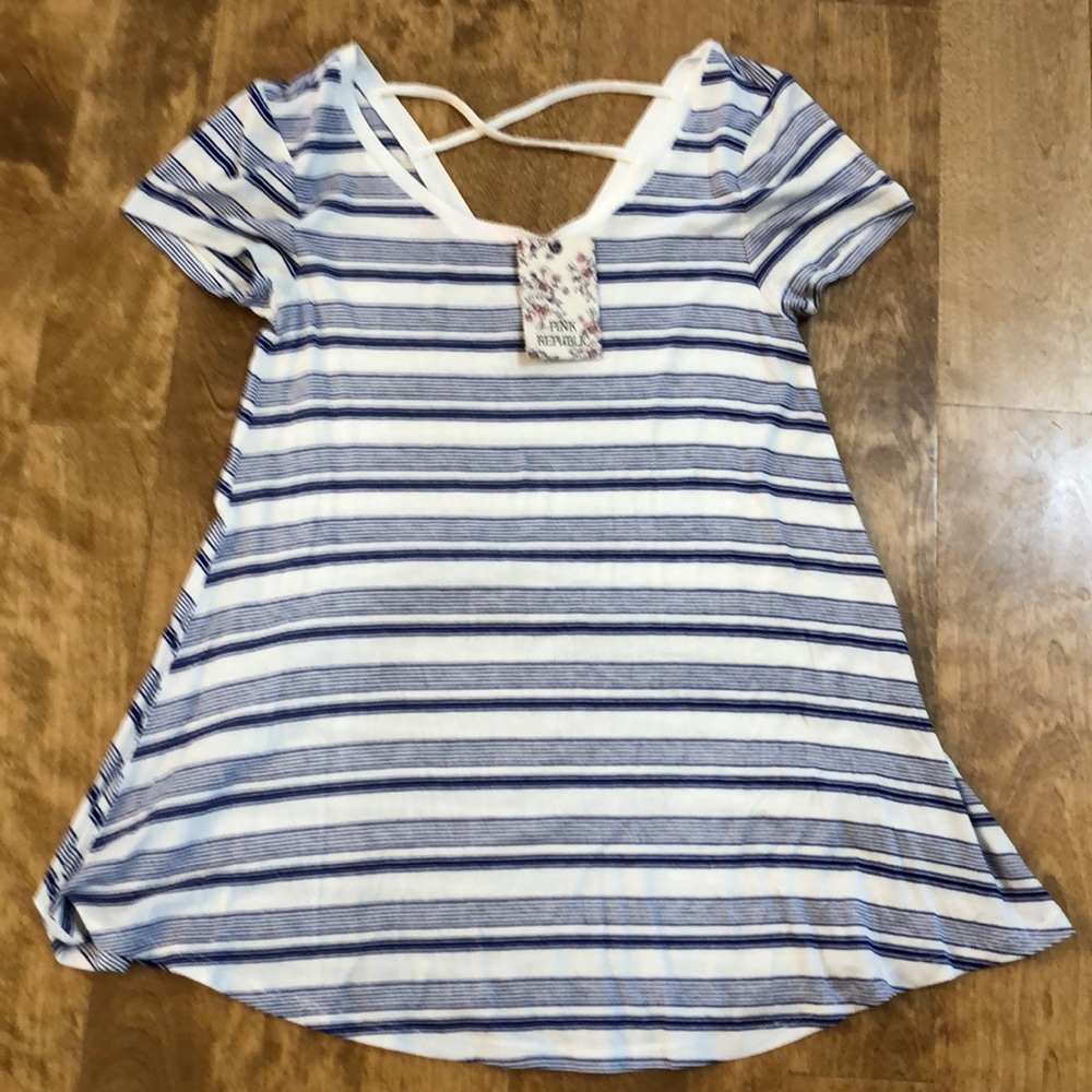 Juniors size XS short sleeve tee, royal/white NWT